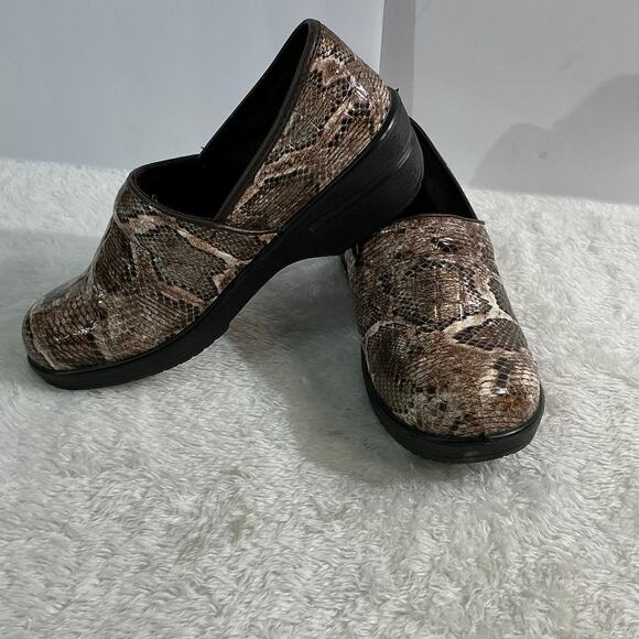 Rasolli Shoes - Rasolli Snakeskin Clogs Mules Slip On Comfort Shoes Skid Resistant Size 7